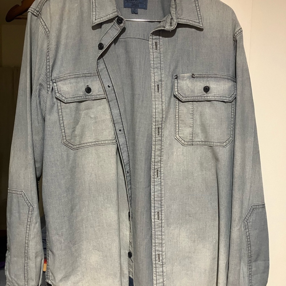 Men’s Lucky Brand chambray in a large.